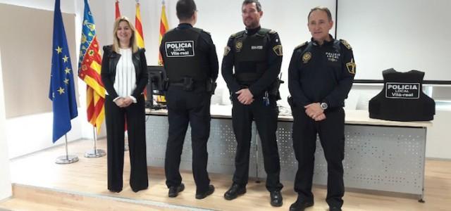 La Policia Local millora les seues condicions de treball amb 66 nous jupetins anti-bales unipersonals