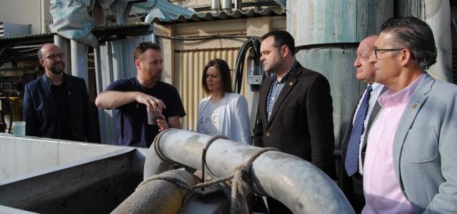 Ochando i Parra visiten l’empresa de fabricació de paper Clariana, que ha complit 125 anys en marxa