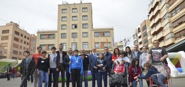 Els usuaris del Campus Natura gaudeixen del seu últim dia en la Festa dels Xiquets celebrada en la Plaça Major