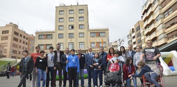 Els usuaris del Campus Natura gaudeixen del seu últim dia en la Festa dels Xiquets celebrada en la Plaça Major