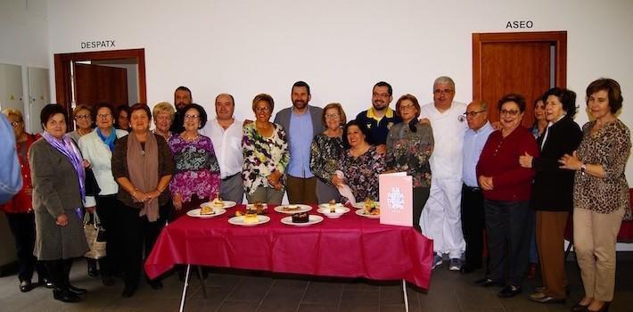 El jurat de la Ruta de la Tapa tasta els aperitius a la seu de l’Associació de Mestresses de Casa