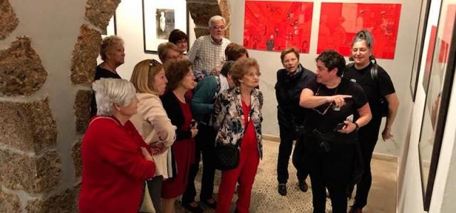 El grup Fotolateras ofereix una visita guiada per la mostra ‘Japón enlatado’ a la Casa de l’Oli 