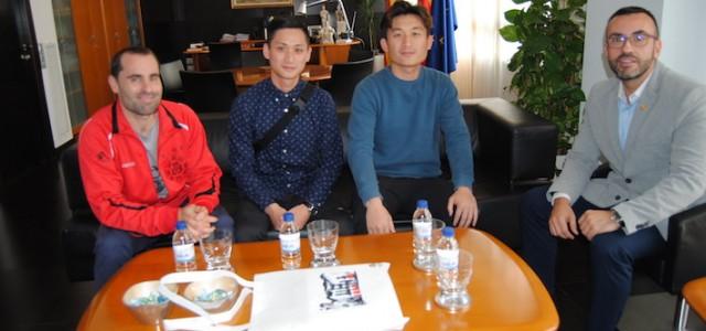 Dos esportistes xinesos d’èlit coneixen els ensenyaments de l’Associació d’Arts Marcials i el Club Wushu/Kung-Fu