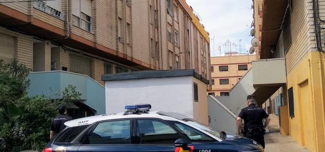 Tres persones detingudes per vendre marihuana a joves d’entre 19 i 26 anys en un passatge del carrer Forcall