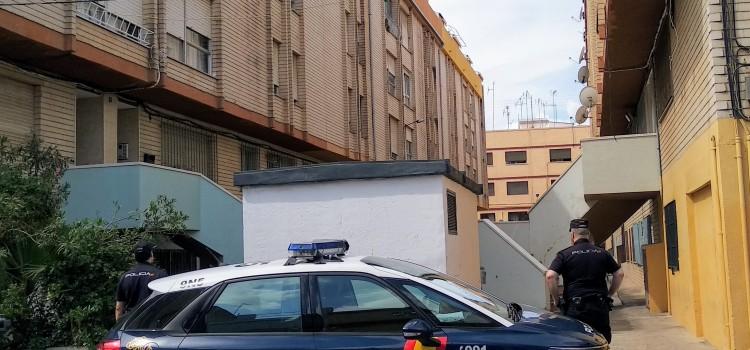 Tres persones detingudes per vendre marihuana a joves d’entre 19 i 26 anys en un passatge del carrer Forcall