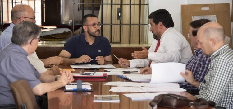 La Fundació de Sant Pasqual valora completar la porta de la basílica amb figures de ceràmica d’escultors locals