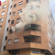 Incendi en la cuina d’un habitatge en el carrer Osca del barri del Pilar