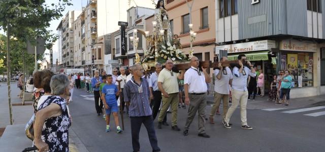 Multitudinària processó i missa del Dia de la Mare de Déu del Carme 