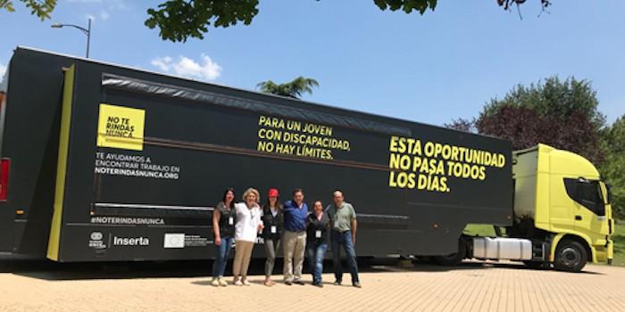 Una oportunitat laboral per als joves discapacitats aturats amb la parada del roadshow ‘No te rindas nunca’ al Llaurador