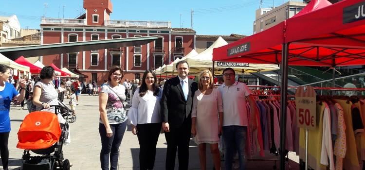 22 expositors de diversos sectors locals prenen la plaça Major en la segona edició del Dia de l’Estoc 