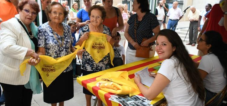 La placeta de l’església Arxiprestal acull la VII Trobada de Gràcies i V de bessons