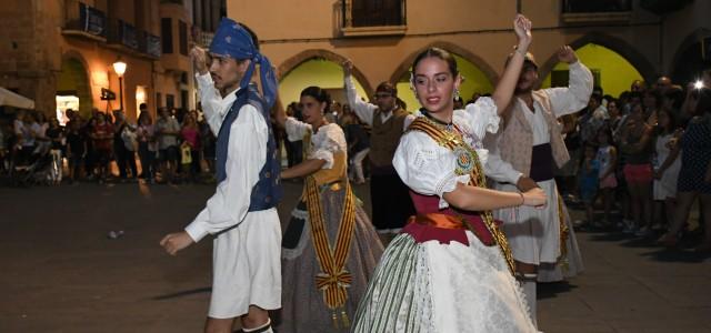 La XII Mostra de cultura i tradicions populars arrels i del ball pren la plaça de la Vila