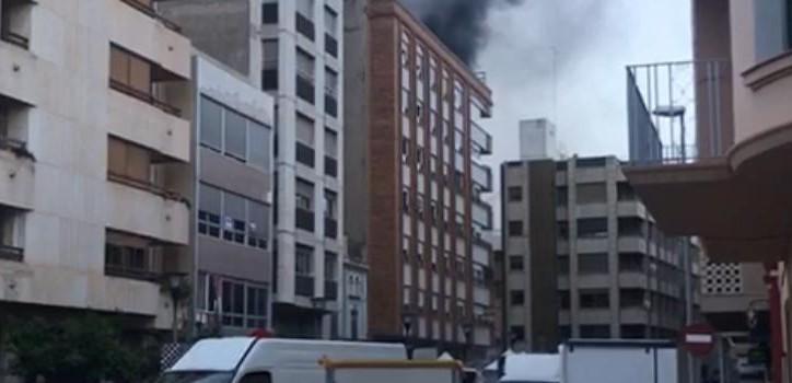 L’Associació Veïnal Contra el trasllat del Mercat al centre alerta del perill afegit davant incendis com el d’aquest matí