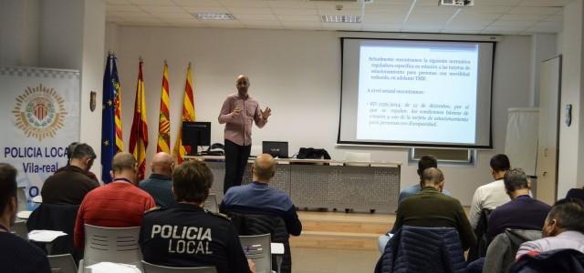 La sala de la Policia Local acull el curs ‘intervenció amb targetes d’estacionament de mobilitat reduïda