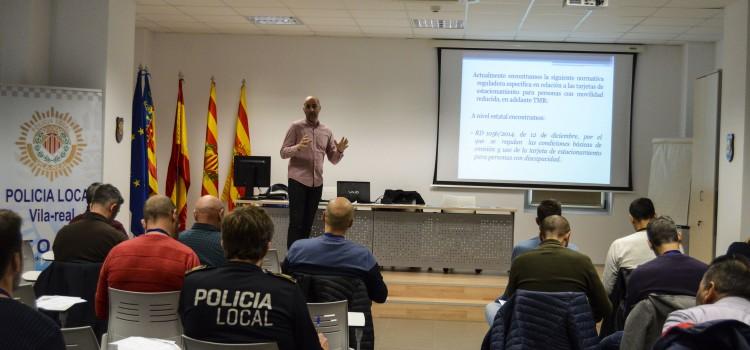 La sala de la Policia Local acull el curs ‘intervenció amb targetes d’estacionament de mobilitat reduïda