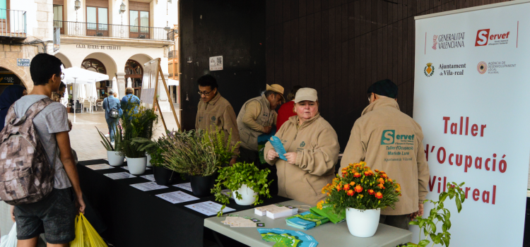 El Taller d’Ocupació ofereix una demostració de plantes aromàtiques, citronel·la i alfàbega