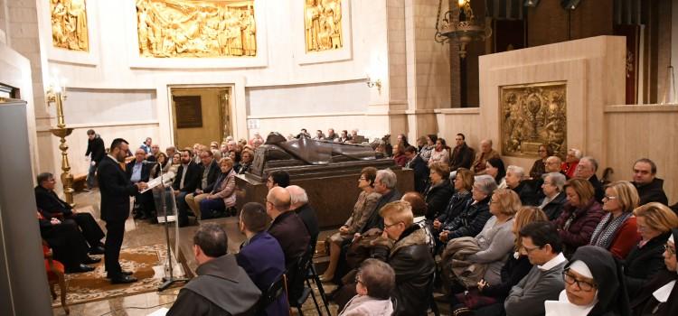 El cardenal Amigo imparteix una conferència sobre sant Pasqual a la Reial Capella de la basílica