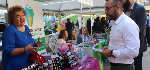 Vila-real celebra la seua jornada més solidària a la plaça Major de mà d’una quarantena d’entitats 