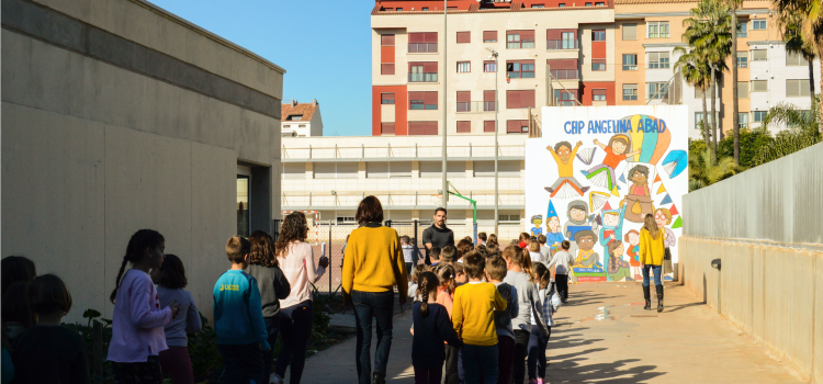 Alumnat i professorat dels centres educatius de Vila-real aprenen a afrontar situacions de risc amb simulacres