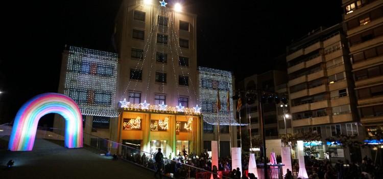 ‘La Fàbrica de la Llum’ il·lumina el centre de la ciutat i apropa el Nadal als veïns