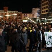 Centenars de persones prenen la plaça Major en defensa de la citricultura 