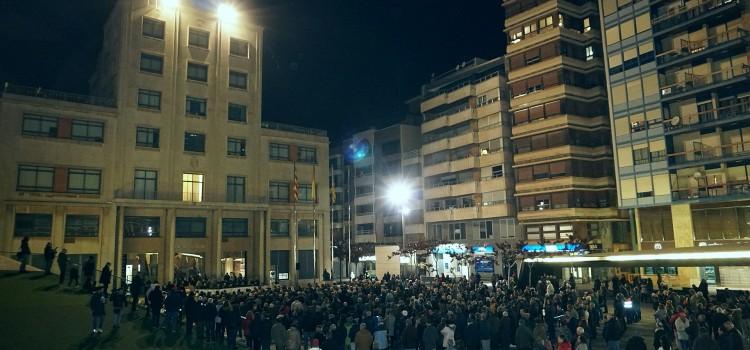 Centenars de vila-realencs prenen els carrers de la ciutat en defensa de la taronja i els llauradors