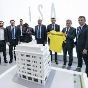 El cos tècnic i futbolistes grocs assisteixen a la XXVI Mostra Internacional a Vila-real