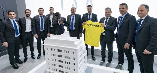 El cos tècnic i futbolistes grocs assisteixen a la XXVI Mostra Internacional a Vila-real