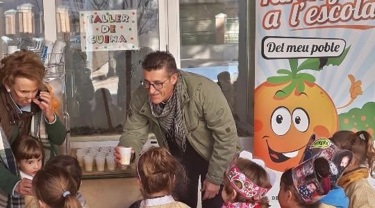 La campanya ‘Taronges del meu poble a l’escola’ arriba als centres educatius de la ciutat