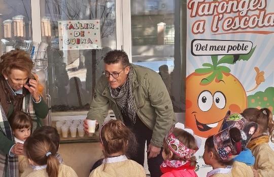 La campanya ‘Taronges del meu poble a l’escola’ arriba als centres educatius de la ciutat