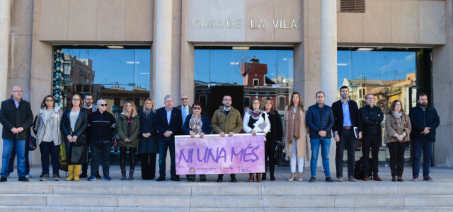 Vila-real guarda un minut de silenci per l’assassinat d’una dona al municipi alacantí de Planes