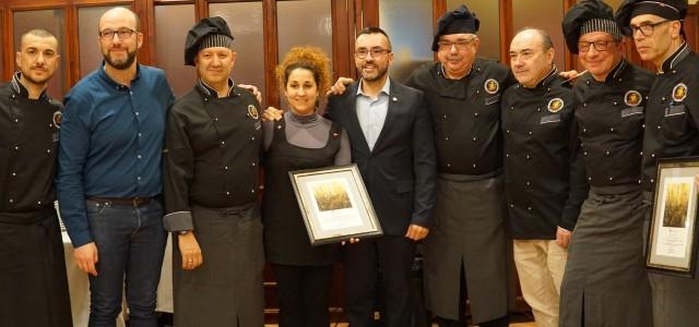 Un centenar de persones degusta els menjars inspirats en l’època de la fundació en la XVI Mostra de Cuina Medieval