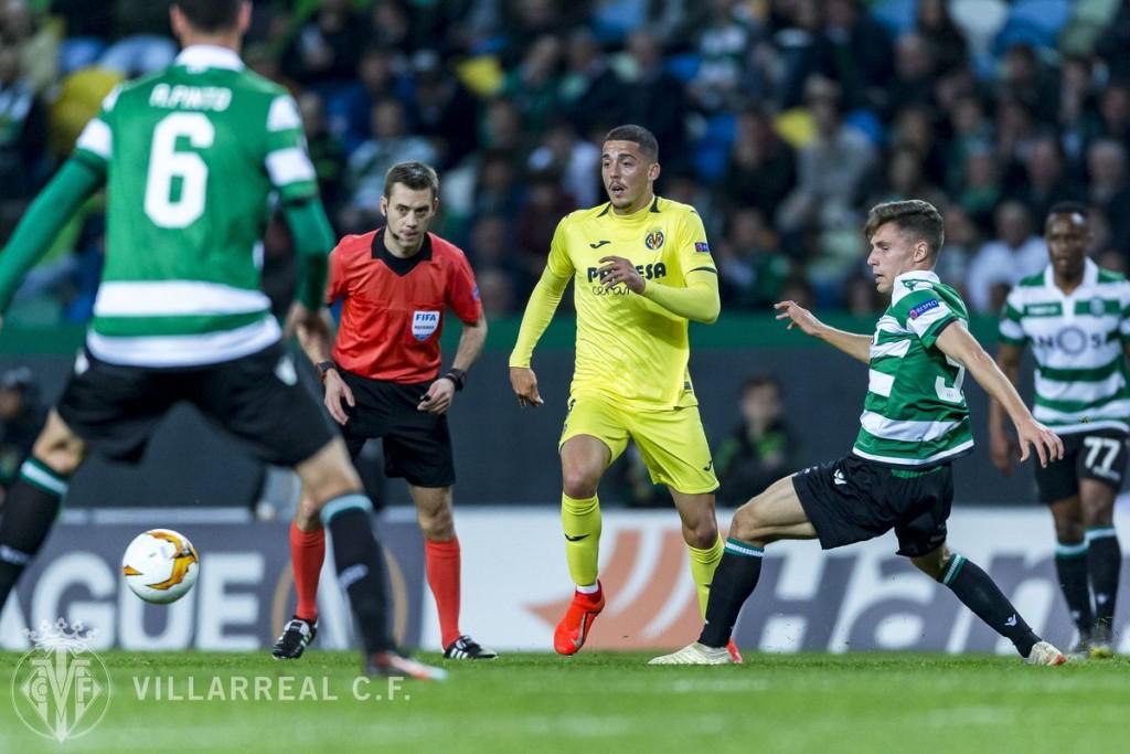 Pablo Fornals pugna una pilota en el centre del camp. FOTO: VILLARREAL CF 