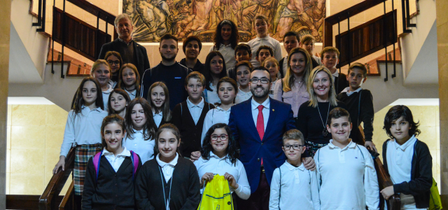 Els escolars del José Soriano guanyadors de la Mostra Internacional de Cinema Educatiu són rebuts per l’alcalde 