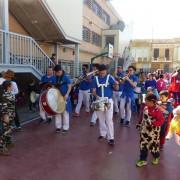 Carnestoltes ompli de color, disfresses i música el col·legi Pintor Gimeno de Vila-real