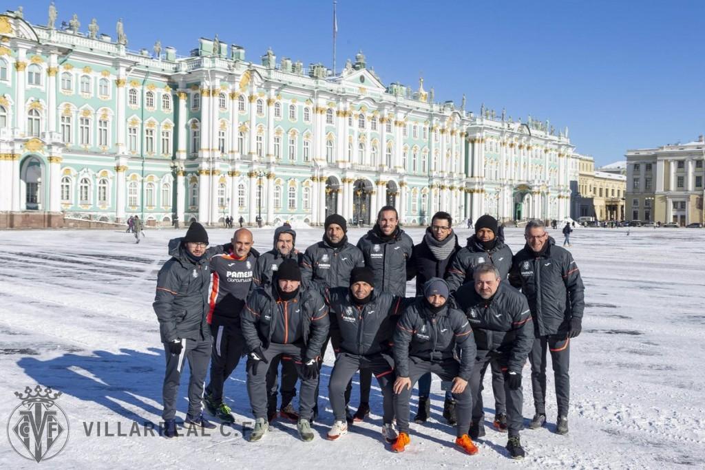 El cos tècnic del Vila-real ha fet un volt aquest matí per la nevada Sant Petersburg. FOTO: VILLARREAL CF