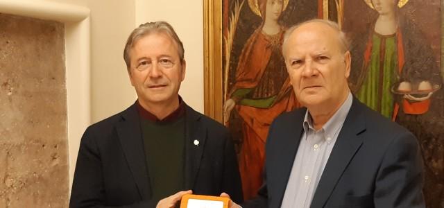 L’AVL lliura a Vila-real milers de documents notarials en valencià dels segles XV al XVIII digitalitzats per a l’Arxiu