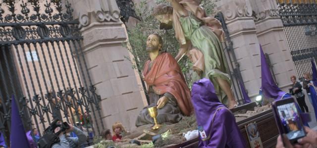 Vila-real s’endinsa en la Setmana Santa amb la processó de germandats i confraries de Dimecres Sant