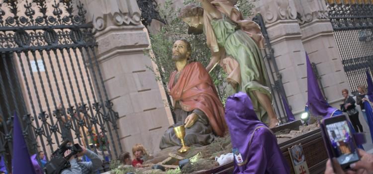 Vila-real s’endinsa en la Setmana Santa amb la processó de germandats i confraries de Dimecres Sant
