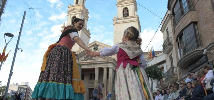 Vila-real mostra la seua devoció a sant Pasqual en el dia gran de festes amb la santa missa pontifical i la Processó