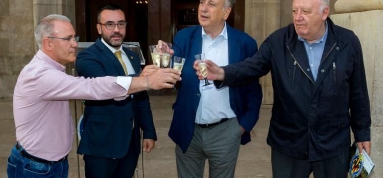 El Villarreal fa el tradicional brindis per la permanència en la Basílica de Sant Pasqual