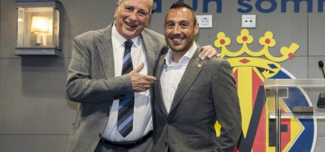 Santi Cazorla rep la insígnia d’or del Villarreal després d’acumular 294 partits oficial