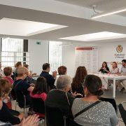 Creu Roja Vila-real consciencia sobre el ‘Bon tracte a les persones majors’ amb una exposició fotogràfica