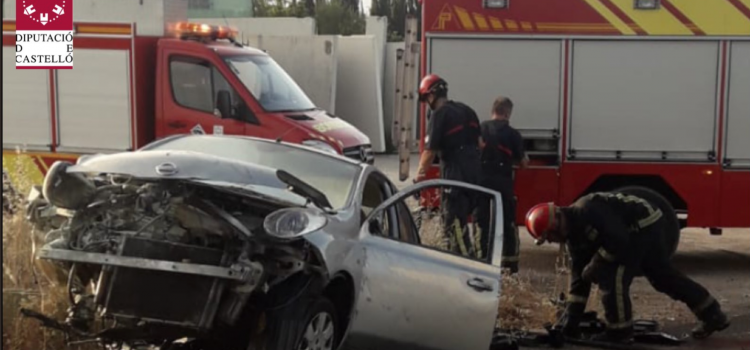 S’incendia un vehicle després d’eixir-se de la via en la carretera d’Onda