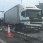 Bolca un camió a Vila-real en els voltants del concessionari Seat i es talla l’accés a la ciutat