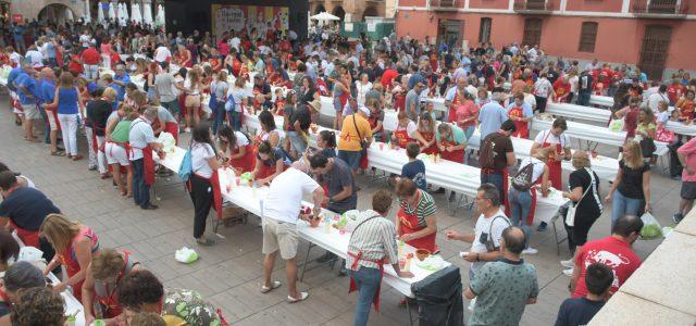 Prop de 500 persones elaboren allioli en la trobada prèvia a la segona Nit de Xulla d’Interés Turístic Provincial