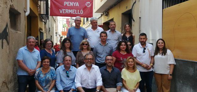 Polítics i periodistes assisteixen al tradicional dinar de festes a la penya socialista El Vermelló