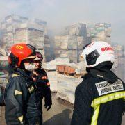 Incendi en l’interior d’un taller d’una empresa ceràmica a la ciutat