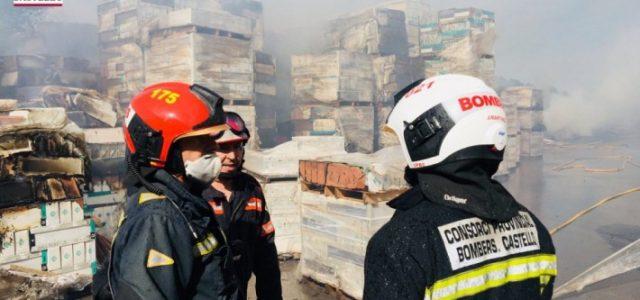 Incendi en l’interior d’un taller d’una empresa ceràmica a la ciutat