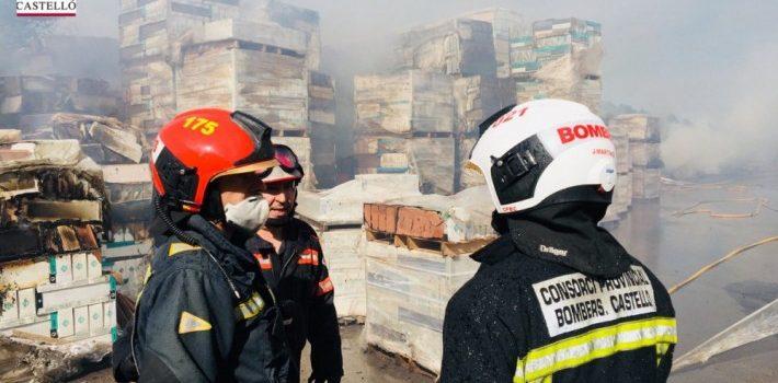 Incendi en l’interior d’un taller d’una empresa ceràmica a la ciutat